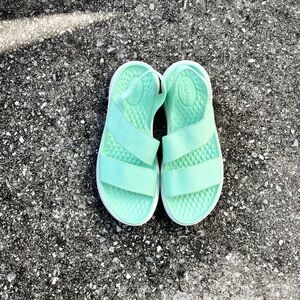 *EUC* CROCS LiteRide Stretch Comfort Sandals - Women’s Size 5 - Neo Mint Green
